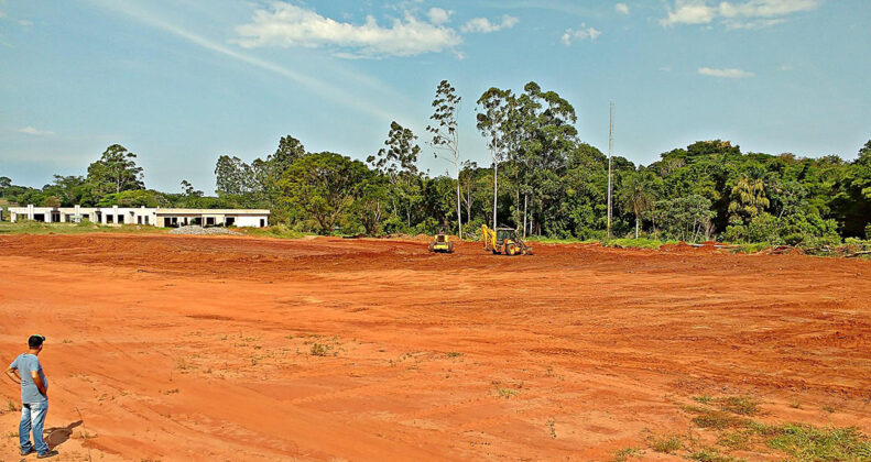 Área onde foi iniciada a construção do Kartódromo Municipal