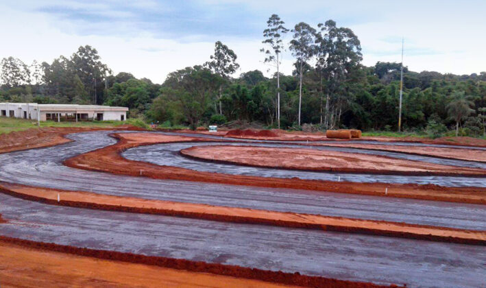 Pista de kart está sendo construída ao lado da área do Centro Municipal de Eventos