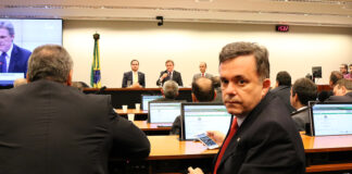 Vander Loubet durante sessão da Comissão Mista de Orçamento (Foto: João Cirilo)