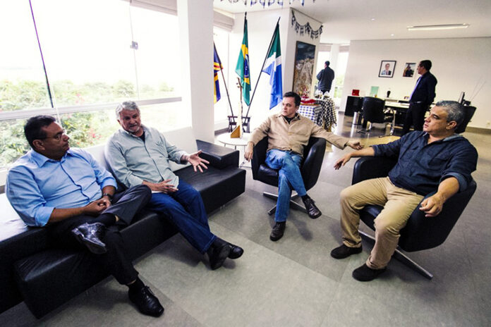 Reunião tratou de emendas dos parlamentares para Corumbá (Foto: Clóvis Neto)