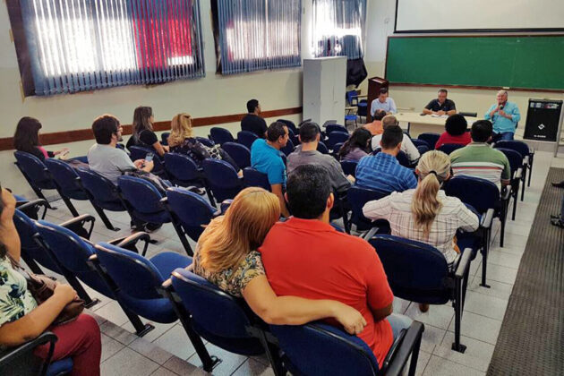 Reunião contou com empresários, integrantes de movimentos sociais e estudantes e professores da UFMS