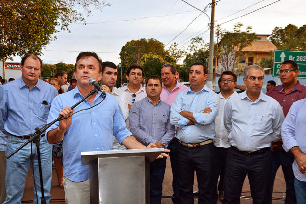 Vander discursando durante inauguração da 1ª etapa das obras do PAC 2 em Aquidauana