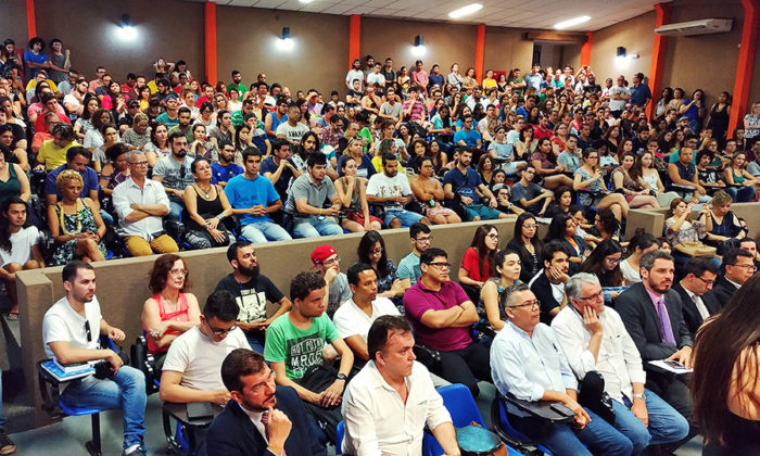 Auditório do LAC-UFMS ficou lotado para palestra de Haddad