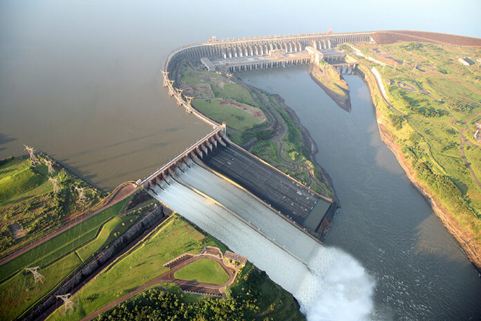 Itaipu, uma das usinas hidrelétricas controladas pela Eletrobras