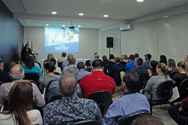 Evento reuniu médicos, residentes, dirigentes do hospital e membros da comunidade acadêmica (Foto: Marcos Pires)