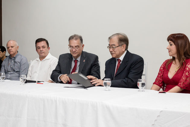 Assinaram o convênio Vander, Tavares e Tiguman (Foto: Marcos Pires)