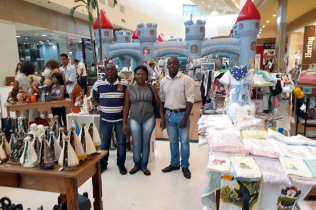 Representantes de Furnas do Dionísio também visitaram as lojas e a feira da Artems e AMI no Norte Sul Plaza