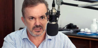 Deputado Vander Loubet em entrevista para rádio