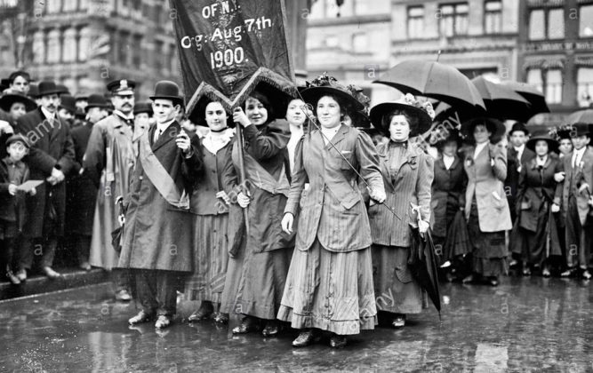 "May Day Parade", marcha de mulheres em Nova York (1º de maio de 1909).