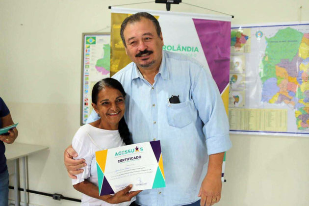 Assessor Eduardo também repeesentou Vander em entrega de certificados de curso de capacitação