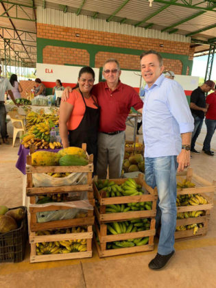 Em Sonora, Vander participou da inauguração da Feira do Produtor e de obra de abastecimento de água.