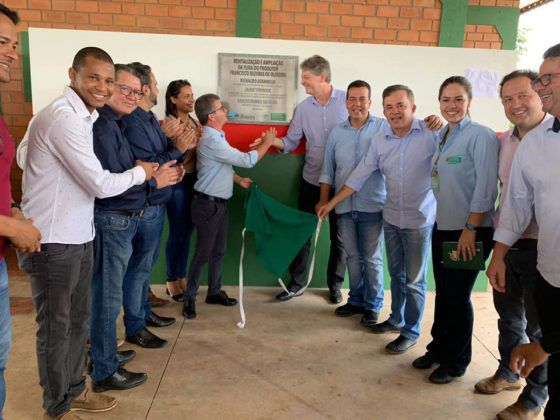 Em Sonora, Vander participou da inauguração da Feira do Produtor e de obra de abastecimento de água.