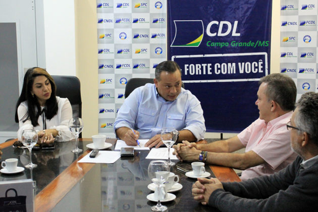 Deputado Vander foi recebido na CDL-CG pelo seu presidente e pela presidente da FCDL-MS