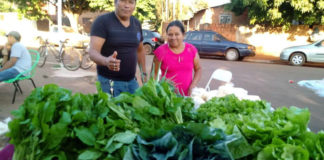 Indígenas da Aldeia 10 de Maio começaram a comercializar sua produção em feira da cidade