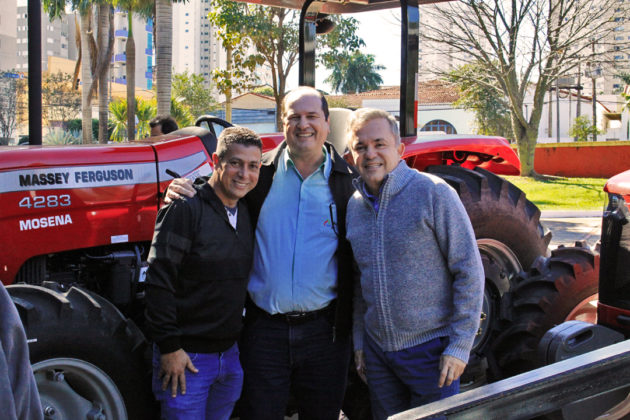 Entrega representa mais uma etapa do trabalho de Vander e Zeca em prol da agricultura familiar