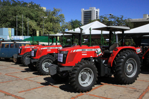 Entrega representa mais uma etapa do trabalho de Vander e Zeca em prol da agricultura familiar