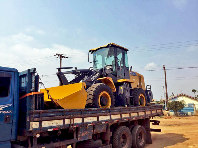 Pá carregadeira viabilizada por Vander já chegou em Bodoquena