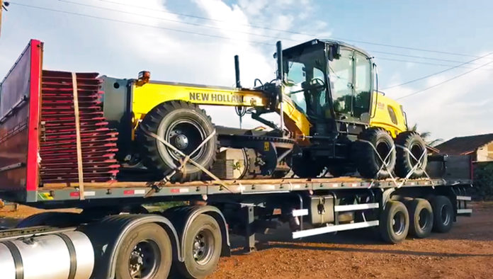 Motoniveladora viabilizada por Vander já chegou em Bodoquena