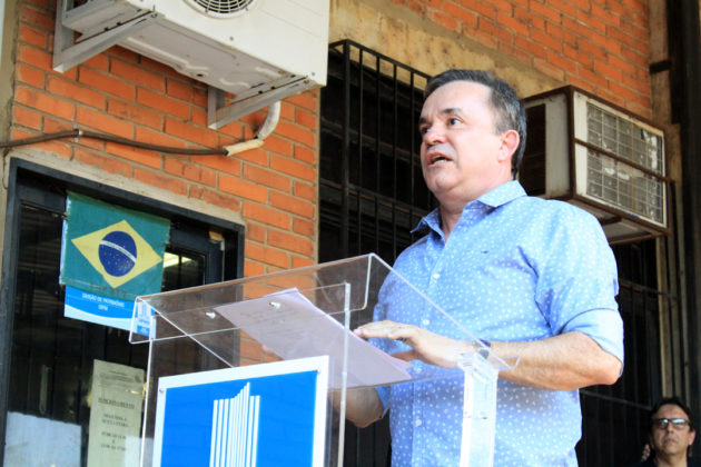 Entrega de trator por Vander reuniu professores, técnicos e acadêmicos da UFMS e dirigentes de movimentos sociais