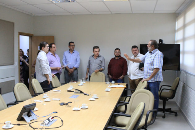 Reunião na Energisa tratou de obras de abastecimento de água cujos sistemas de bombas aguardam ligação de energia