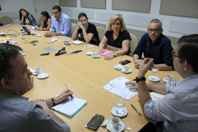 Reunião na Energisa tratou de obras de abastecimento de água cujos sistemas de bombas aguardam ligação de energia