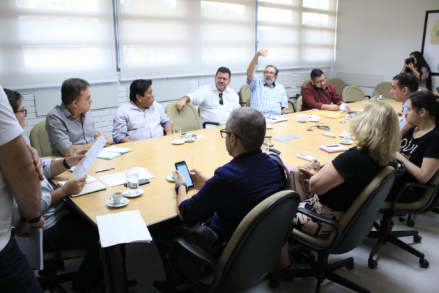 Reunião na Energisa tratou de obras de abastecimento de água cujos sistemas de bombas aguardam ligação de energia