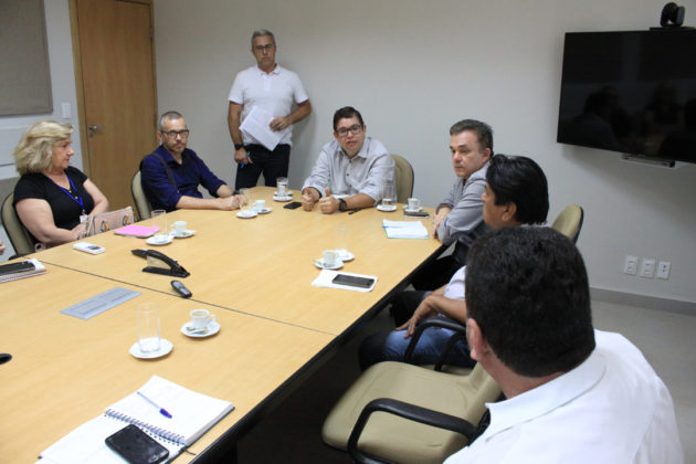 Reunião na Energisa tratou de obras de abastecimento de água cujos sistemas de bombas aguardam ligação de energia