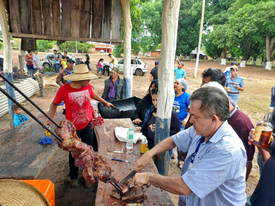 Pá carregadeira viabilizada por Vander foi entregue em Nioaque durante celebração na Colônia Conceição