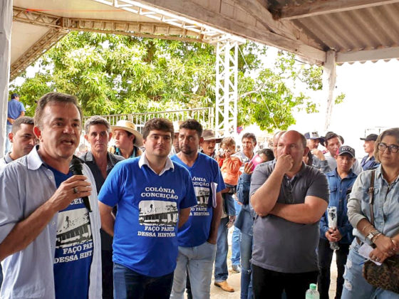 Pá carregadeira viabilizada por Vander foi entregue em Nioaque durante celebração na Colônia Conceição