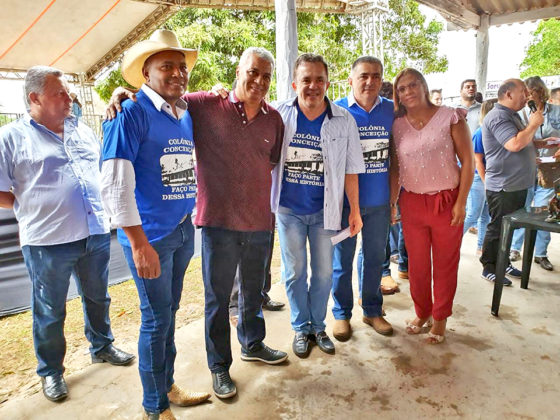 Pá carregadeira viabilizada por Vander foi entregue em Nioaque durante celebração na Colônia Conceição