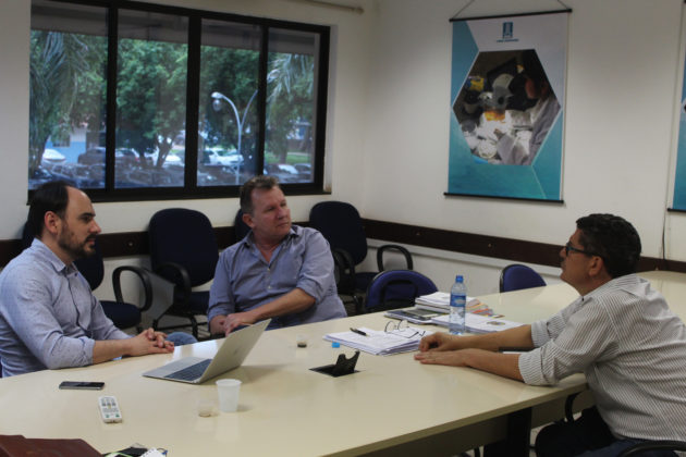 Erick, Ido e Mineiro, durante reunião na UFMS sobre o estudo do Corredor Bioceânico