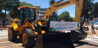 Pá carregadeira e escavadeira hidráulica foram adquiridas graças a emenda parlamentar do deputado Vander