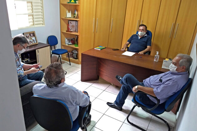 Vander, Xavier e Pastor conversaram sobre as dificuldades da Santa Casa e as possíveis soluções para sanar a situação