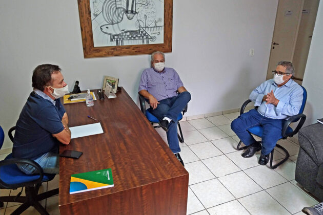 Vander, Xavier e Pastor conversaram sobre as dificuldades da Santa Casa e as possíveis soluções para sanar a situação