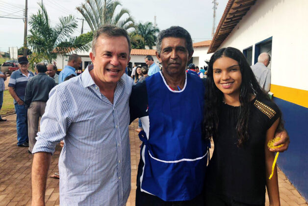 Deputado Vander ao lado de Antenor da Silva e sua filha, no dia da inauguração do Cepaf.