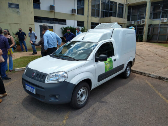 Furgão refrigerado entregue à Amaju foi adquirido por emenda de Vander com contrapartida da Semagro e Agraer