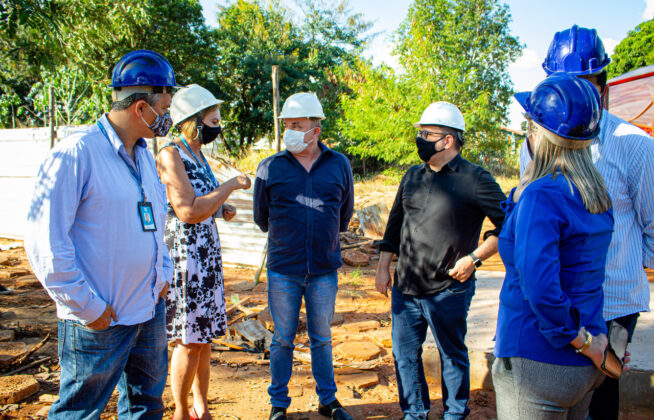 Deputado Vander e reitor Turine vistoriam obra do Mercado Escola e discutem novos projetos