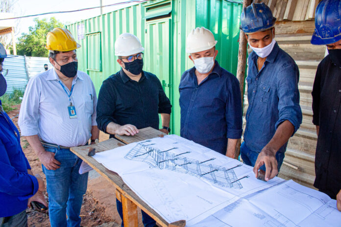 Deputado Vander e reitor Turine vistoriam obra do Mercado Escola e discutem novos projetos