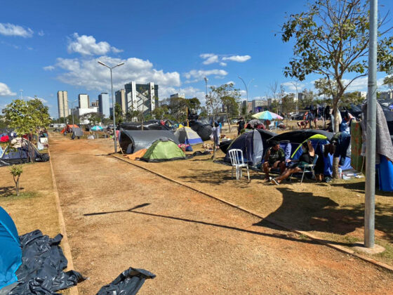 Vander visita acampamento do Levante pela Terra em Brasília e reitera luta contra PL 490