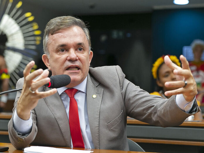 Com voto favorável de Vander, Câmara aprova pedofilia como crime hediondo