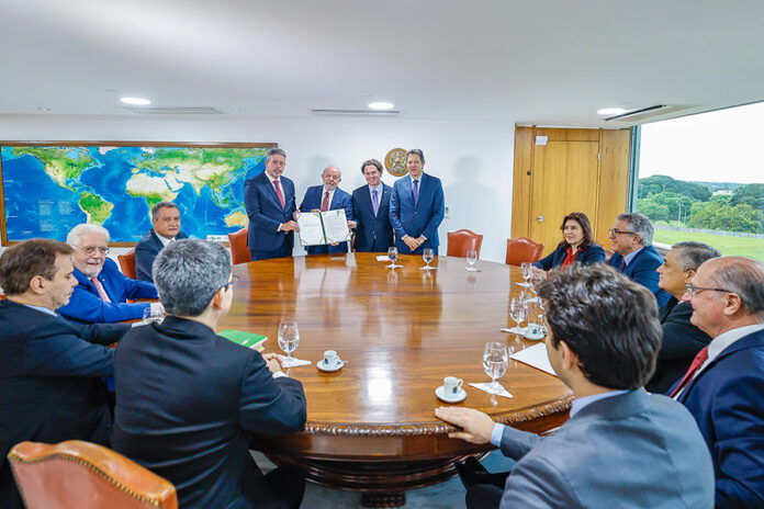 Presidente Lula entrega ao Congresso Nacional projeto da nova regra fiscal elaborado pela equipe econômica