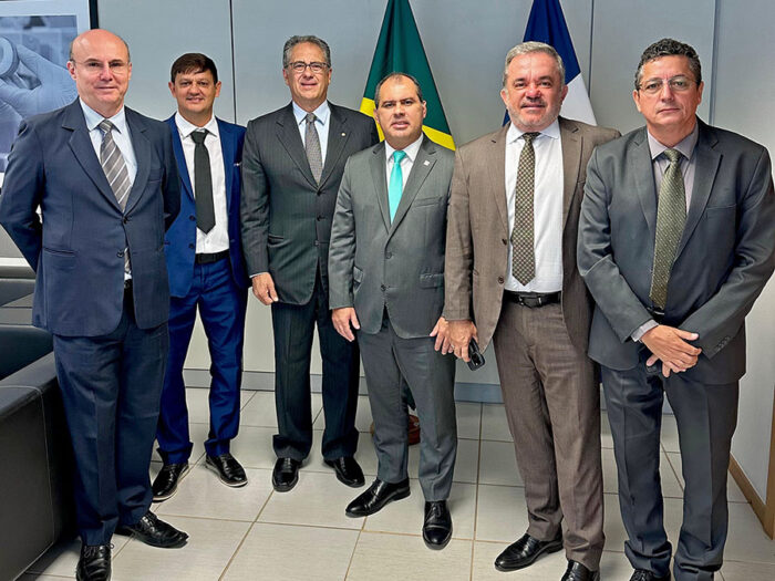 Vander e Zarattini com o presidente do Inmetro e dirigentes de associações de empresas recapeadoras