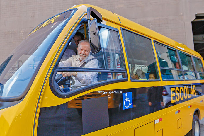 Vander garante mais 24 novos ônibus escolares para MS pelo Novo PAC