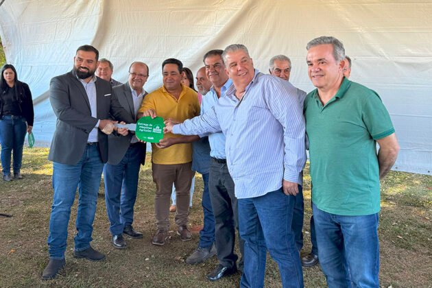 Governo Lula entrega 14 tratores a munic&iacute;pios de MS pelo Promaq