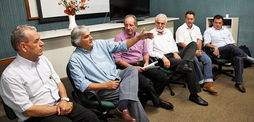 Delc&iacute;dio, Vander e superintendentes com representantes de assentados