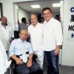 Dr. Hoshida ao lado dos deputados Takimoto e Vander Loubet