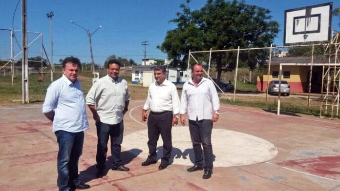 Vander, Ruiter, Assad e Castro durante visita a Ladário