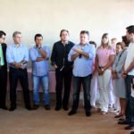 Vander discursa para autoridades reunidas na obra do novo prédio do HCAA
