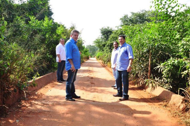 Douglas e Vander visitaram o principal acesso &agrave; Ponte Boiadeira e aos frigor&iacute;ficos