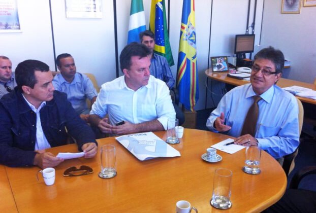 Landmark e Vander ao lado do superintendente An&iacute;zio Tiago